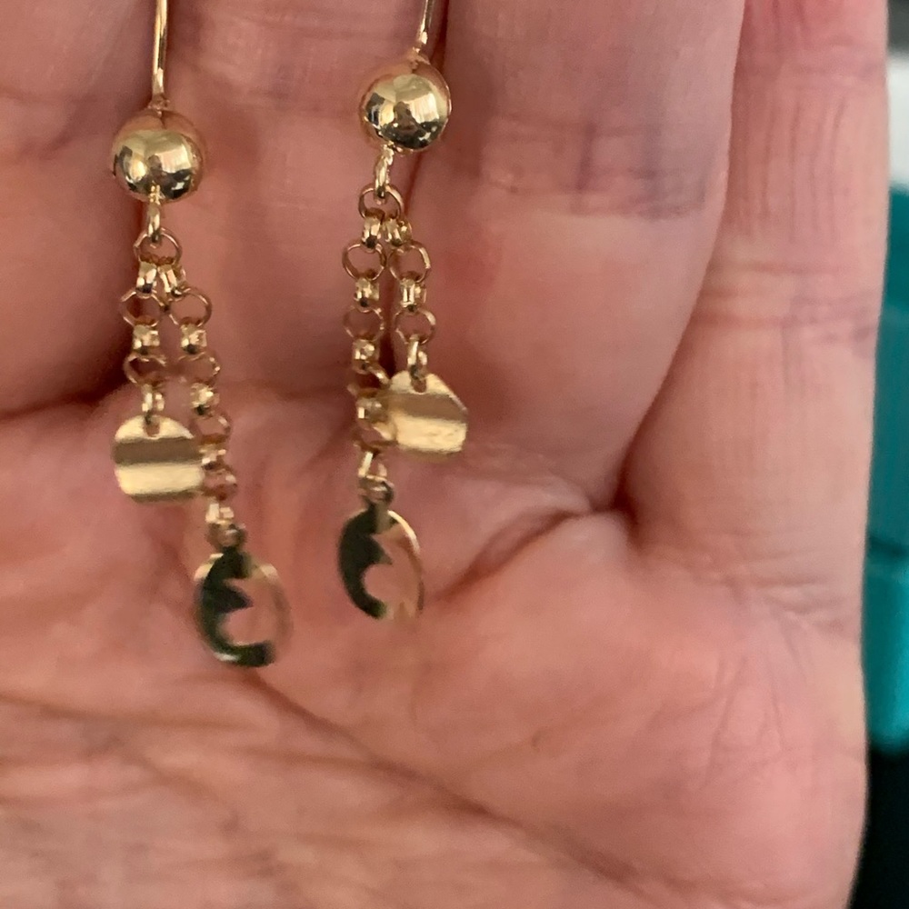 18 k yellow gold earrings.